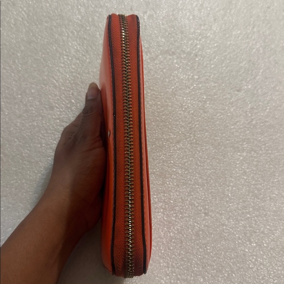 Kate Spade Orange Wallet - Picture 4 of 16